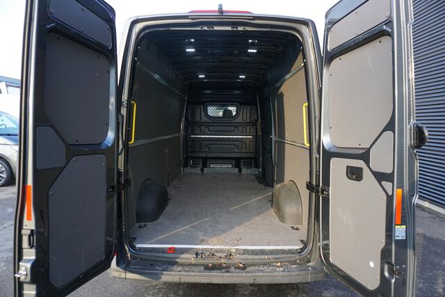 Volkswagen CRAFTER 35 177pk L4H3/L3H2 Facelift Apple Carplay Camera Airco 3-Zits