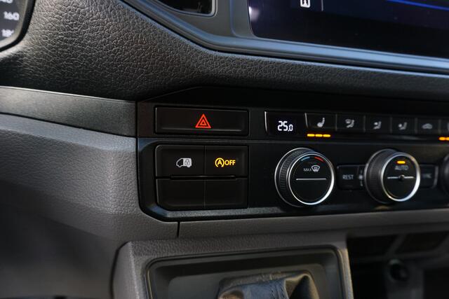 Volkswagen CRAFTER 35 180pk Automaat L3H2/L2H2 2x Schuifdeur Trekhaak Apple Carplay Navigatie Camera Cruise Control Stoelverwarming parkeersensoren