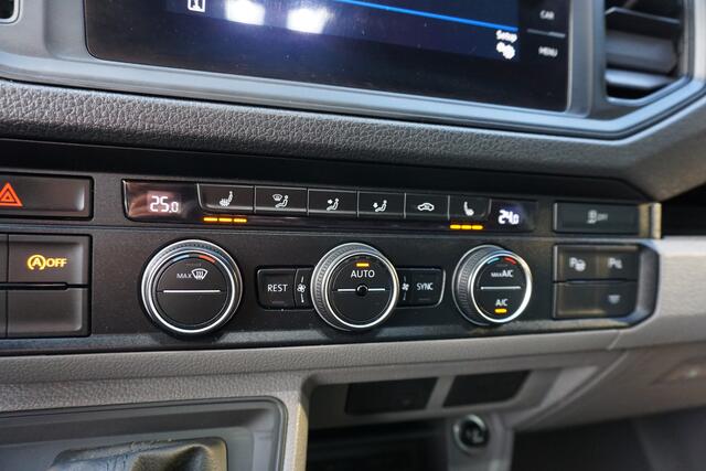 Volkswagen CRAFTER 35 180pk Automaat L3H2/L2H2 2x Schuifdeur Trekhaak Apple Carplay Navigatie Camera Cruise Control Stoelverwarming parkeersensoren