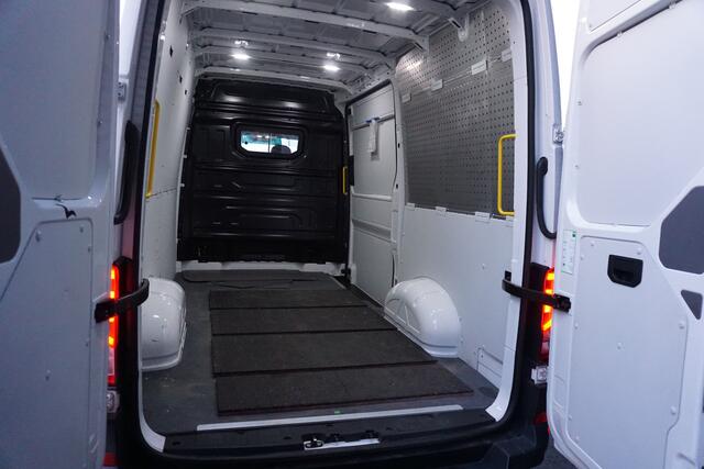 Volkswagen CRAFTER 35 140pk Automaat L3H3/L2H2 Apple Carplay Camera Navigatie ACC Cruise control Stoelverwarming LED