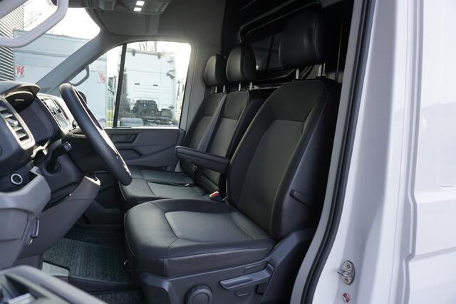 Volkswagen CRAFTER 35 140pk Automaat L3H3/L2H2 Apple Carplay Camera Navigatie ACC Cruise control Stoelverwarming LED