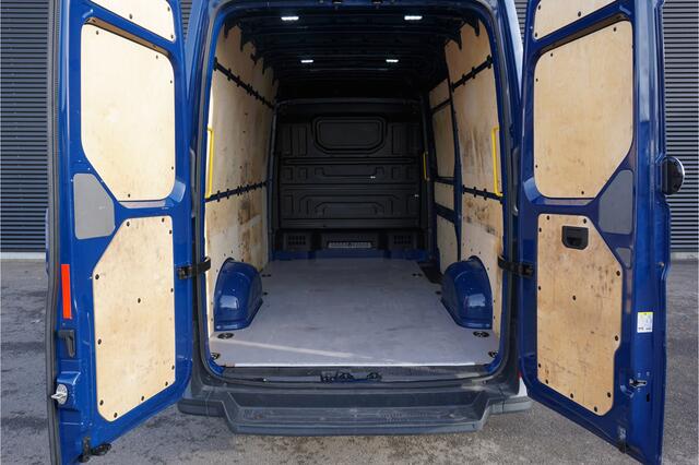 Volkswagen CRAFTER 35 180pk Automaat L3H3 L2H2 Navi Apple Carplay Camera Cruise control LED ErgoComfort stoel