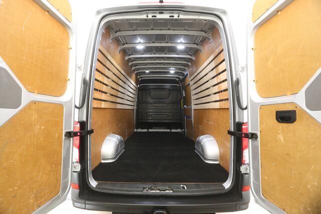 Volkswagen CRAFTER 35 2.0 TDI Highline 140PK L4H3 | 3000KG Trekgew. | Trekh. | Euro6 | Airco | Cruise | Carplay | Camera | 3-Zits | Parkeersens.