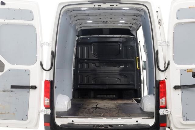 Volkswagen CRAFTER 35 2.0 TDI 177pk RWD L3H3 (L2H2) Airco/Camera Trekhaak 3500kg 09-2020