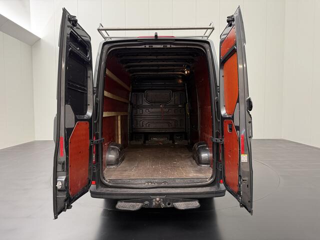 Volkswagen CRAFTER 140PK Automaat L3H3 | Imperiaal | Trekhaak | Navigatie | Camera | Airco | Cruise | 3-Zits