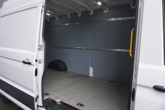 Volkswagen CRAFTER 35 2.0 TDI L4H3 140pk Apple Carplay Camera Cruise control Airco Parkeersensoren