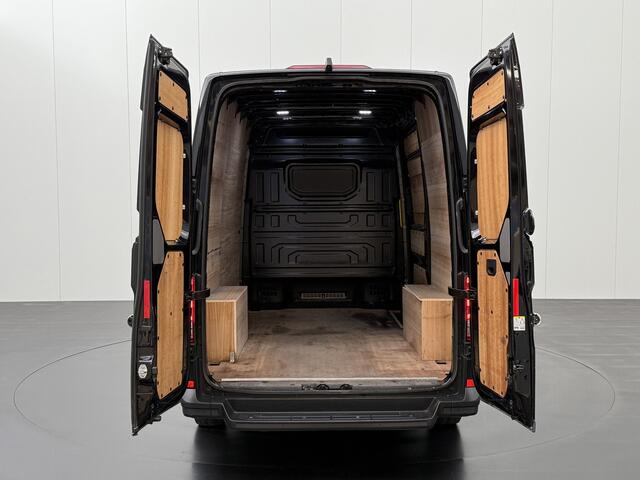 Volkswagen CRAFTER 2.0TDI 177PK L3H3 Exclusive | Leder | Led | Navigatie | Camera | Airco | Cruise | Betimmering