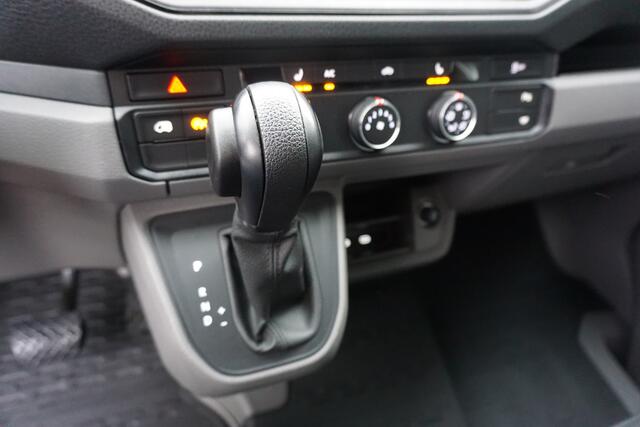 Volkswagen CRAFTER 140pk Automaat L3H3/L2H2 Apple carplay Camera Stoelverwarming Airco Parkeersensoren