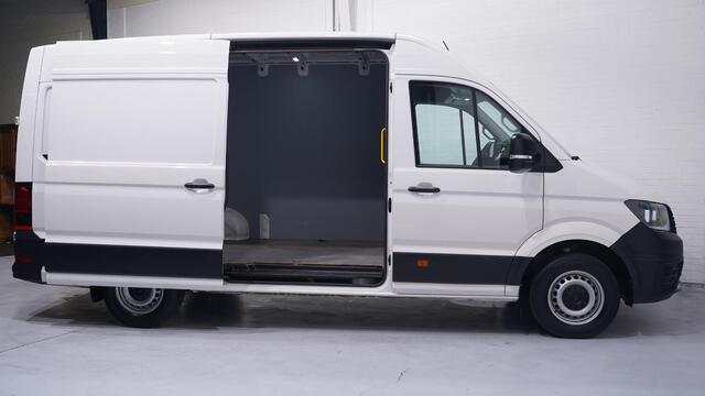 Volkswagen CRAFTER 2.0 TDI 102 pk L3H3 Navi, Trekhaak 2.500 kg Airco, Laadruimte Pakket, PDC V+A, Apple Carplay, 3-Zits