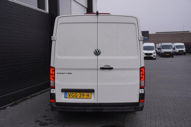 Volkswagen CRAFTER 2.0 TDI 140PK L3H2 Automaat EURO 6 - Airco - Cruise - Camera - ¤ 17.499,- Excl.