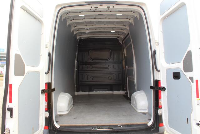Volkswagen CRAFTER 35t 2.0 TDI L3H3 > Leer/Navi/Trekhaak/parkeersensoren...