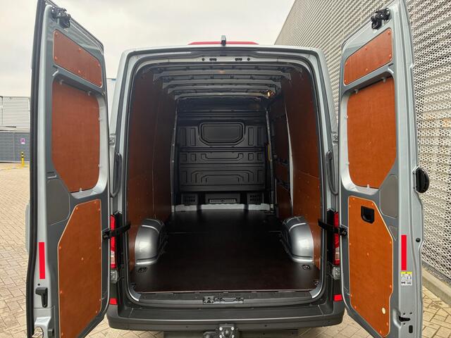 Volkswagen CRAFTER 35 2.0 TDI 140 PK Automaat L3H3 Highline inclusief laadruimtebetimmering