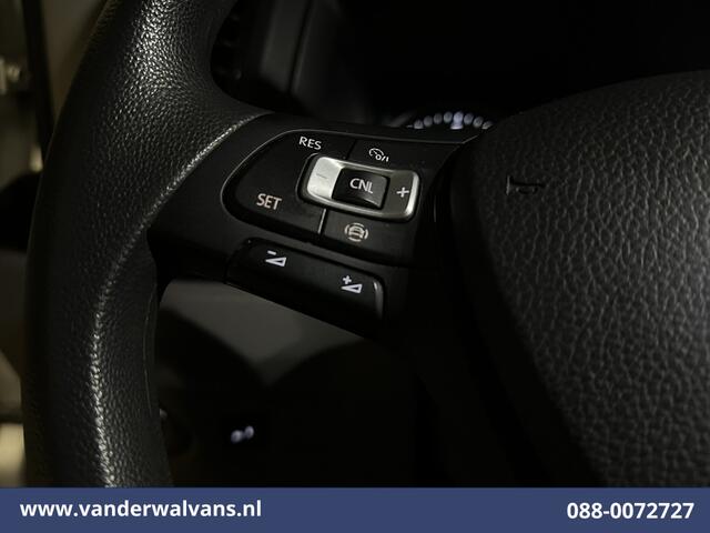 Volkswagen CRAFTER 2.0 TDI 141pk L3H3 L2H2 Euro6 Airco | 3000kg Trekhaak | Cruisecontrol | Chauffeursstoel Bijrijdersbank