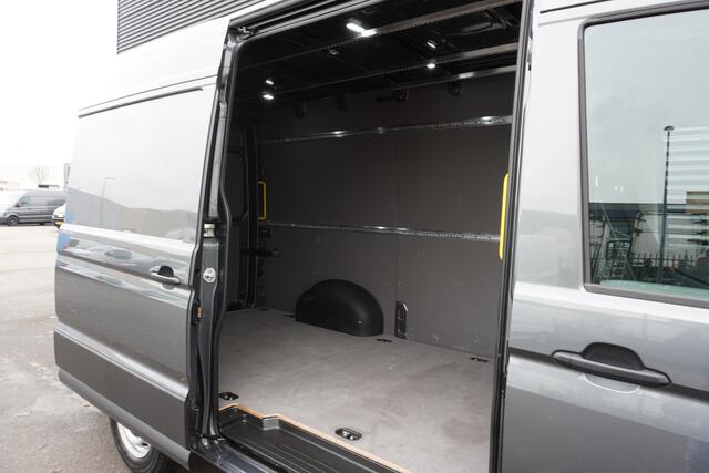 Volkswagen CRAFTER 180pk Automaat Facelift L3H3/L2H2 Apple Carplay Digitaal dashboard Navigatie Parkeersensoren