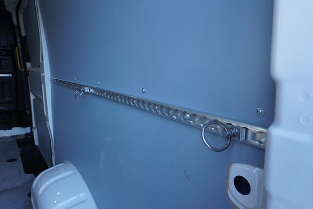 Volkswagen CRAFTER 35 140pk Automaat L3H2/L2H1 Apple Carplay Trekhaak Navigatie Camera Cruise control Airco 3-zits