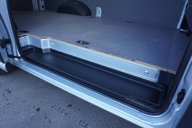 Volkswagen CRAFTER 160pk RWD L3H2/L2H1 Trekhaak Apple Carplay Camera Cruise control