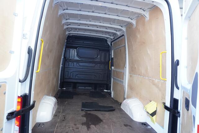 Volkswagen CRAFTER 177pk Automaat 4x4 L3H3/L2H2 4Motion Apple carplay Trekhaak Camera Cruise control