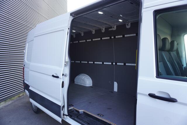 Volkswagen CRAFTER 35 140pk Automaat Facelift L4H3/L3H2 Apple Carplay Camera Cruise control Standkachel Stoelverwarming Airco