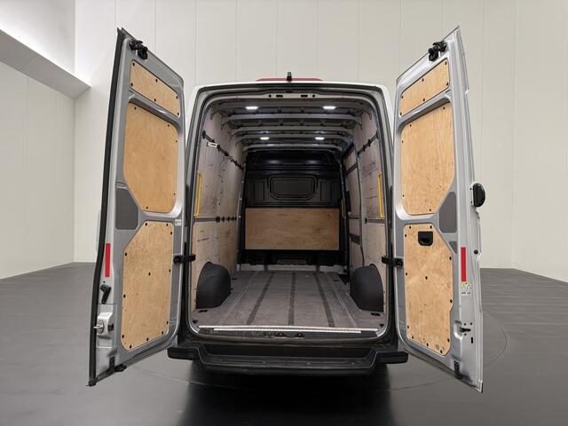 Volkswagen CRAFTER 2.0TDi 177PK DSG Automaat L3H3 | Navigatie | Camera | Airco | Cruise | 3-Zits | Betimmering