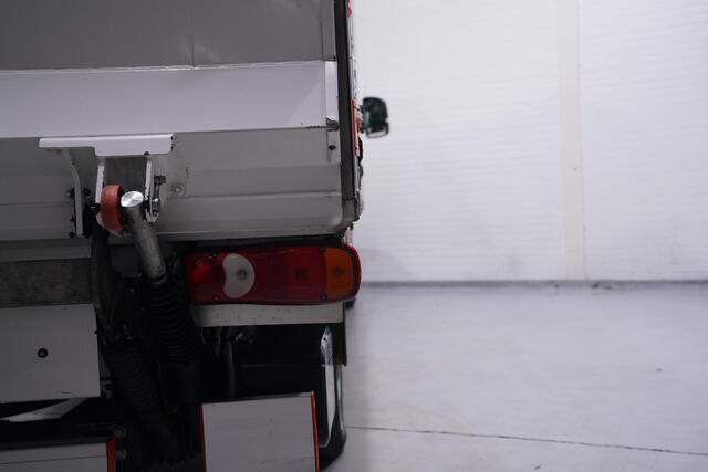 Volkswagen CRAFTER 2.0 TDI 140 pk Bakwagen met Laadklep / Zijdeur Navi, Airco, LxBxH 430x210x210 cm