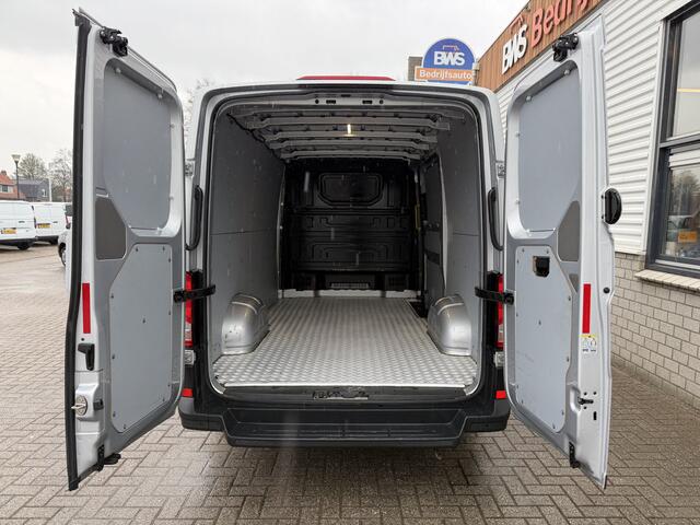 Volkswagen CRAFTER 35 2.0 TDI L3H2 Comfortline ( voorheen L2H1 ) / vaste prijs rijklaar ¤ 17.950 ex btw / euro 6 / bpm vrij / lease vanaf ¤ 302 / zilver metallic / airco / cruise / navigatie !