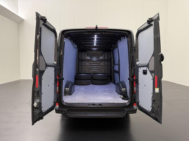 Volkswagen CRAFTER 2.0TDI 140PK L3H2 Highline | V-Edition | Leder | Navigatie | Camera | Airco | Cruise
