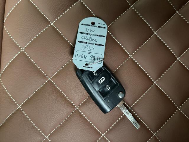 Volkswagen CRAFTER 2.0TDI 140PK L3H2 Highline | V-Edition | Leder | Navigatie | Camera | Airco | Cruise