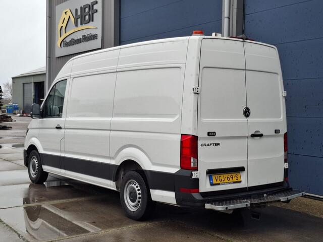Volkswagen CRAFTER 35 2.0 TDI L3H3 Highline AUTOMAAT / STANDKACHEL / TREKHAAK / CARPLAY / NAVI