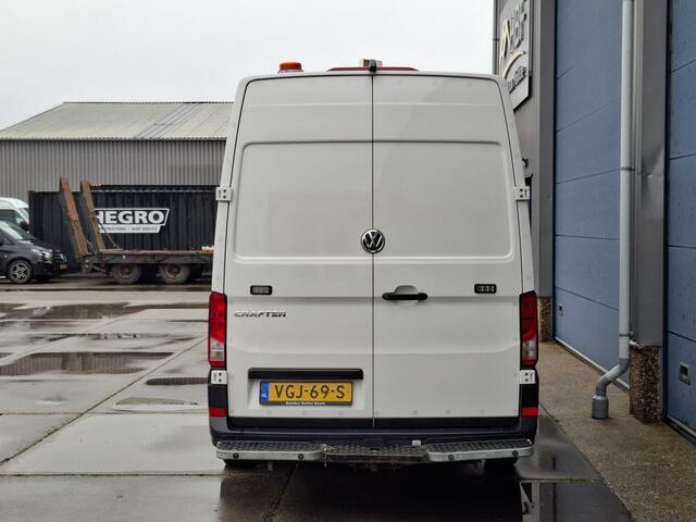 Volkswagen CRAFTER 35 2.0 TDI L3H3 Highline AUTOMAAT / STANDKACHEL / TREKHAAK / CARPLAY / NAVI