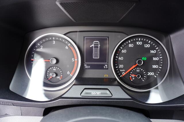 Volkswagen CRAFTER 180pk Automaat L3H3/L2H2 LED Cruise control Apple Carplay Parkeersensoren 3-Zits