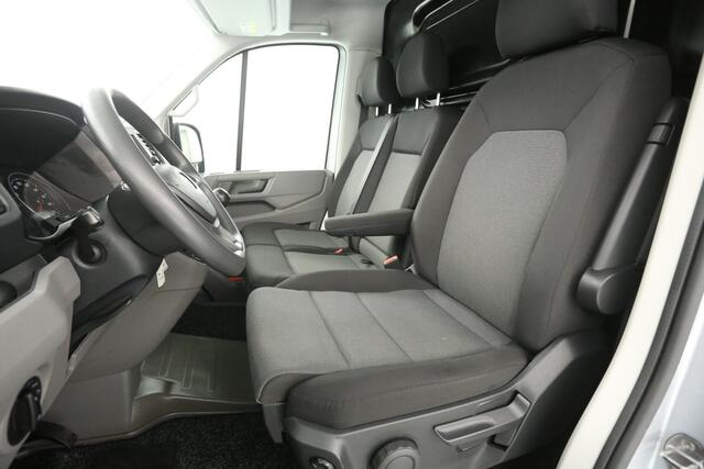 Volkswagen CRAFTER 2.0 TDI L3H2 | 140PK | Airco | Cruise | Trekhaak | 3 Zits | Navi | Carplay | Parkeersens.