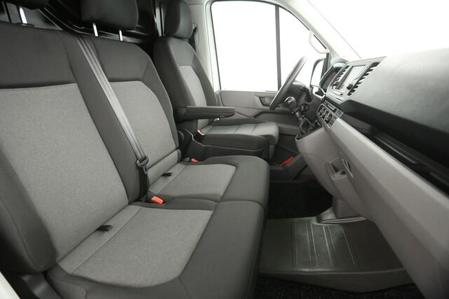 Volkswagen CRAFTER 2.0 TDI L3H2 | 140PK | Airco | Cruise | Trekhaak | 3 Zits | Navi | Carplay | Parkeersens.