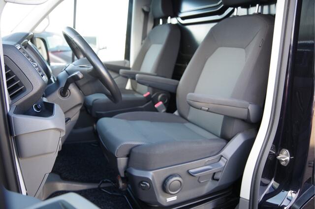 Volkswagen CRAFTER 35 2.0 TDI L3H3 177PK AUT. LED, ADAPT. CRUISE, STOELVERWARMING, STANDKACHEL, ERGO COMFORT STOEL GEV, CAMERA, NAVI, CLIMA, VOORRUIT VERWARMING