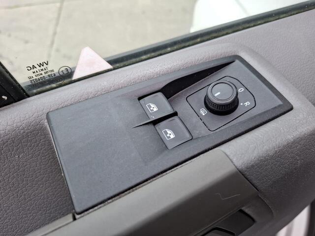 Volkswagen CRAFTER 35 2.0 TDI L3H3 AIRCO / CRUISE CONTROLE / CARPLAY / CAMERA / TREKHAAK