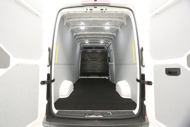 Volkswagen CRAFTER 2.0 TDI L4H3 177PK | Aut. | Airco | Cruise | Camera | Carplay | 3 Zits | Stoelverw. | Parkeersens.