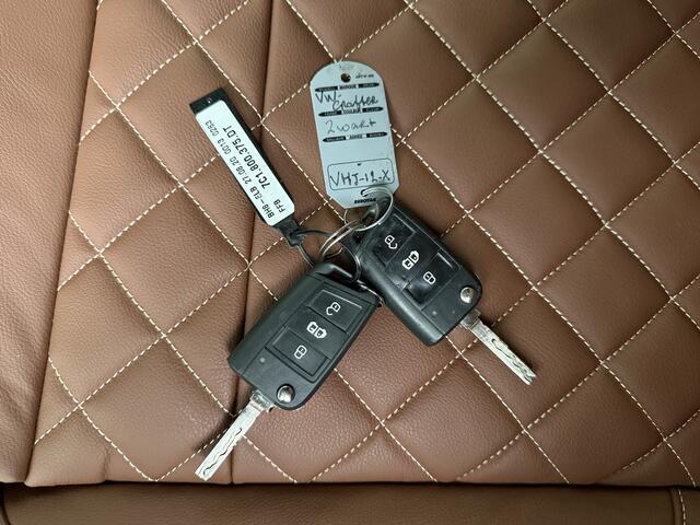 Volkswagen CRAFTER 2.0TDI 140PK L3H2 Highline | Leder | Navigatie | Camera | Airco | Cruise