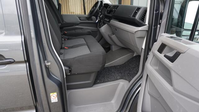 Volkswagen CRAFTER 35 2.0 TDI 140pk DSG Highline 3-Zits L3H3 LED Geveerde Stoel 17inch LM Adaptive Cruise *NL auto* 1e Eigenaar 86507km!