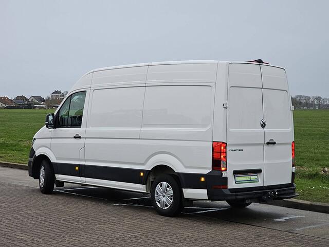 Volkswagen CRAFTER 35 2.0 TDI L3H3 140Pk Automaat Trekhaak Camera CarPlay Euro6!