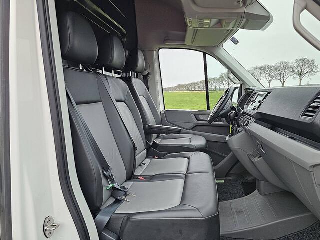 Volkswagen CRAFTER 35 2.0 TDI L3H3 140Pk Automaat Trekhaak Camera CarPlay Euro6!