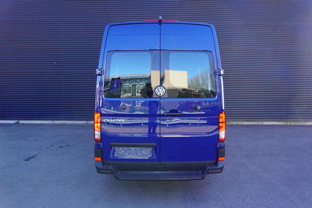 Volkswagen CRAFTER 180pk Automaat L3H3/L2H2 LED Apple Carplay Camera Navigatie Stoelverwarming Cruise control
