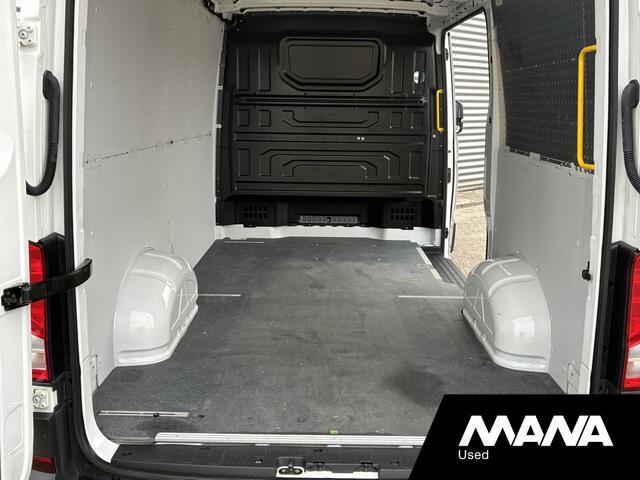 Volkswagen CRAFTER 2.0TDI 140PK L3H2 Automaat LED Standkachel Cruise Carplay Trekhaak Stoelverwarming Stuurwielverwarming