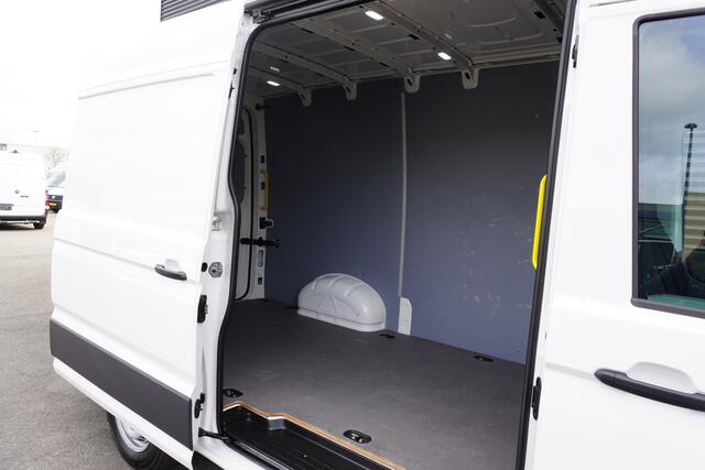 Volkswagen CRAFTER 35 140pk L3H3/L2H2 Apple Carplay Camera Parkeersensoren 3-zits Airco