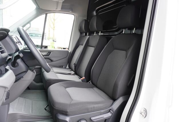 Volkswagen CRAFTER 35 140pk L3H3/L2H2 Apple Carplay Camera Parkeersensoren 3-zits Airco