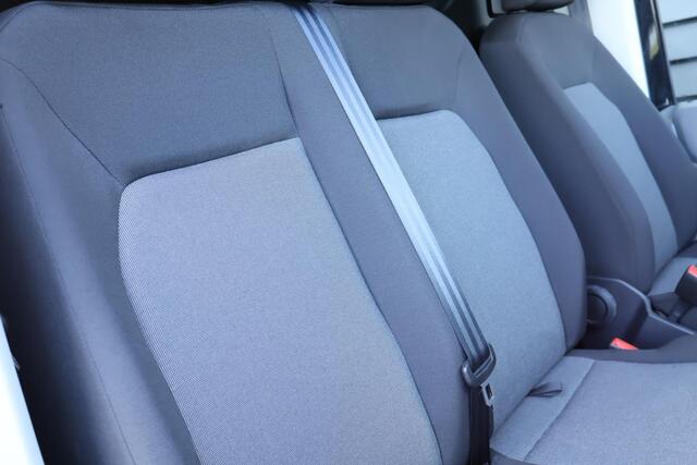 Volkswagen CRAFTER 35 2.0 TDI 140pk L3H3 Comfortline Camera Carplay Stoelverwarming Parkeersensoren Virtual Cockpit Bijrijdersbank