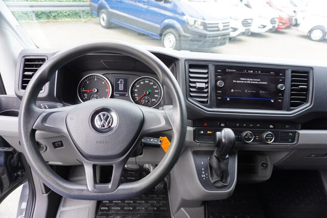 Volkswagen CRAFTER 140pk Automaat L3H3/L2H2 Apple Carplay Navigatie Camera Trekhaak Parkeersensoren 3-Zits Airco Climate control