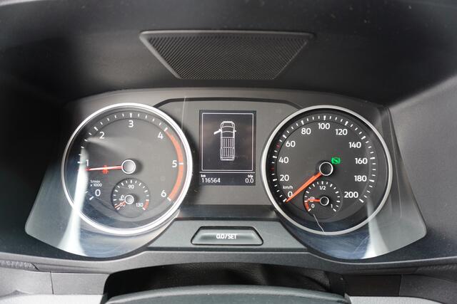 Volkswagen CRAFTER 140pk Automaat L3H3/L2H2 Apple Carplay Navigatie Camera Trekhaak Parkeersensoren 3-Zits Airco Climate control