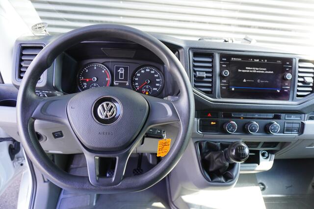 Volkswagen CRAFTER 180pk Bakwagen Laadklep Apple Carplay Navigatie Airco 3-Zits Koffer LBW