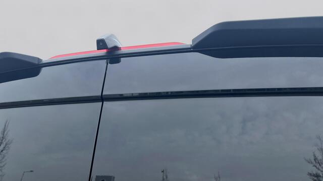 Volkswagen CRAFTER 35 2.0 TDI L3H2 Exclusive Hero Edition, Leder,betimmering,trekhaak,Chaffeursstoel met massage,stuurverwarming Voorruitverwarming