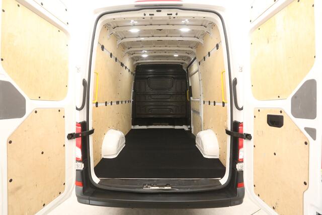 Volkswagen CRAFTER 2.0 TDI L3H3 140PK | Airco | 3 Zits | Carplay | Parkeersens.