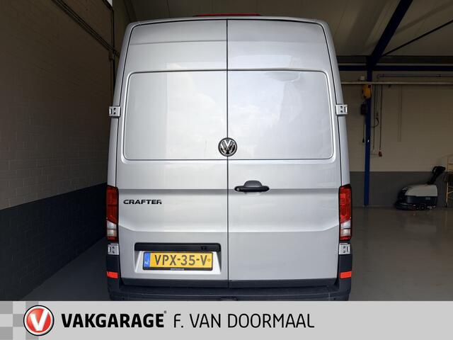 Volkswagen CRAFTER 35 2.0 TDI L3H3 Highline 140pk | Nav | Trekhaak | PDC
